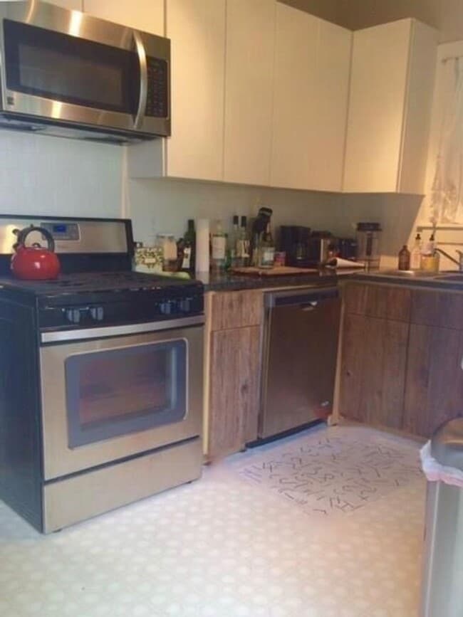 Building Photo - Charming 1 Bedroom in Hancock