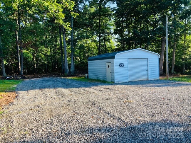 Building Photo - 1691 Hopewell Church Rd