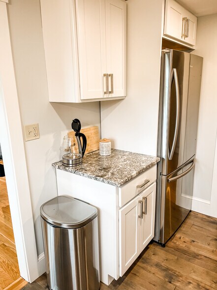 Kitchen - 64 Foreside Rd