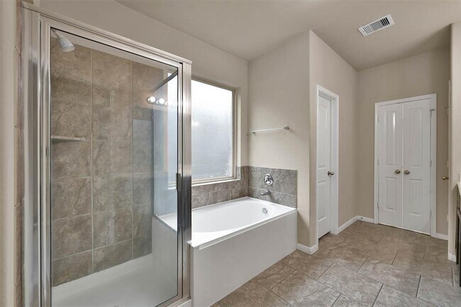 Building Photo - 2458 Garden Falls Dr