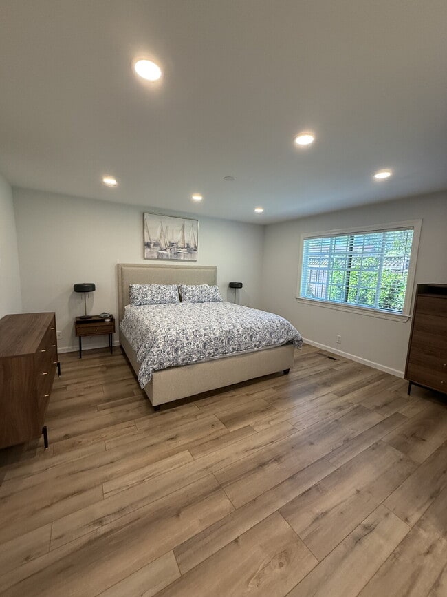 Building Photo - Stunning Fully Remodeled 4-Bedroom 2 Bathroom Home with Designer Kitchen & Spacious Open Layout i...
