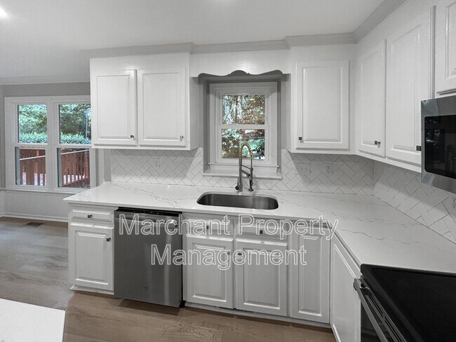 Building Photo - 7 Waxwing Ct
