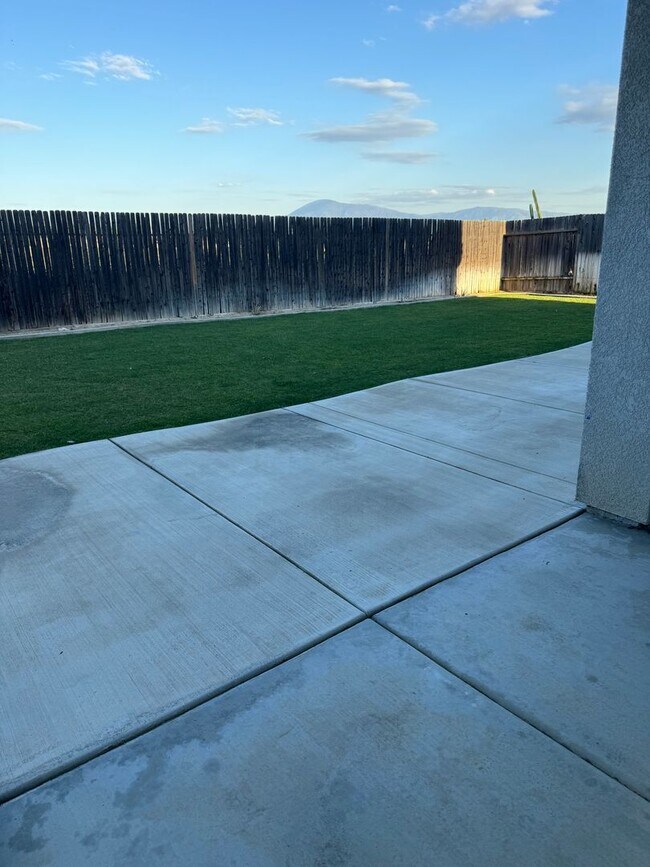 Building Photo - BEAUTIFUL 3 BEDROOM SINGLE FAMILY HOME