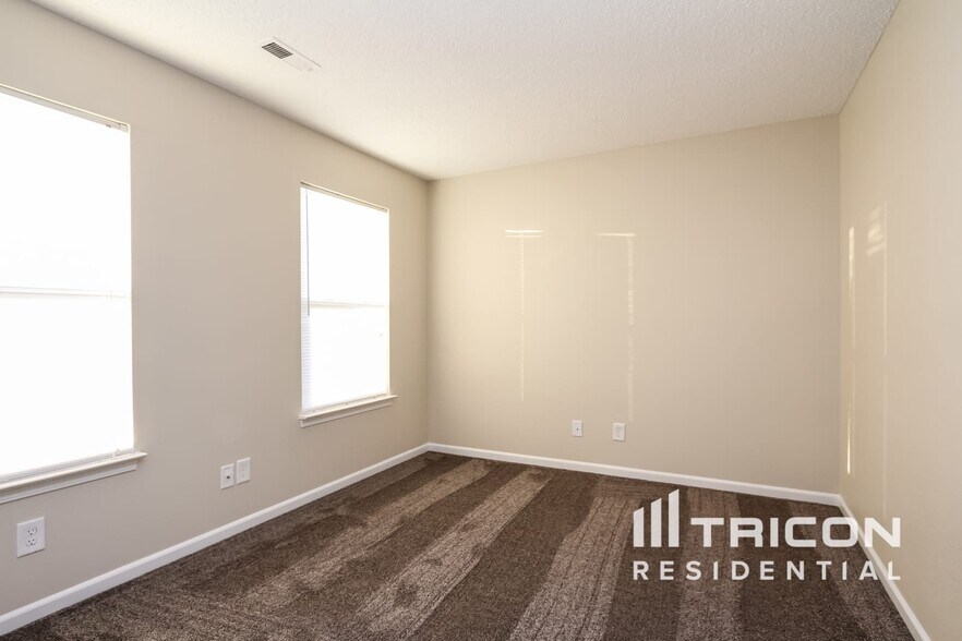 Building Photo - 8731 Ogden Dunes Dr