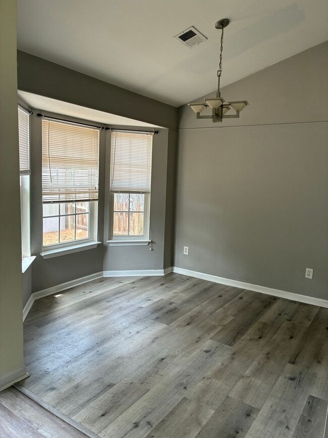 Building Photo - Southgate 3BR, 2BA home fully fenced