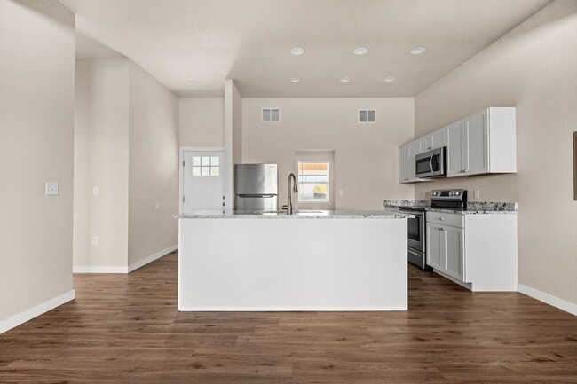 Building Photo - 753-753 E Laporte Dr