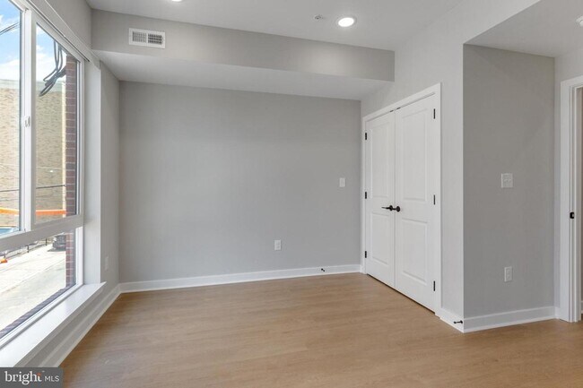 Building Photo - 2344 W Seybert St