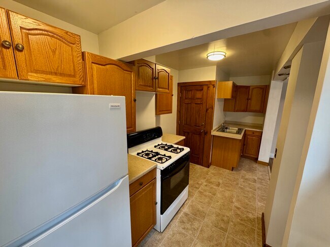 Building Photo - 103 Luton Ave SE