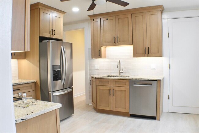 Building Photo - 120 Pearl St