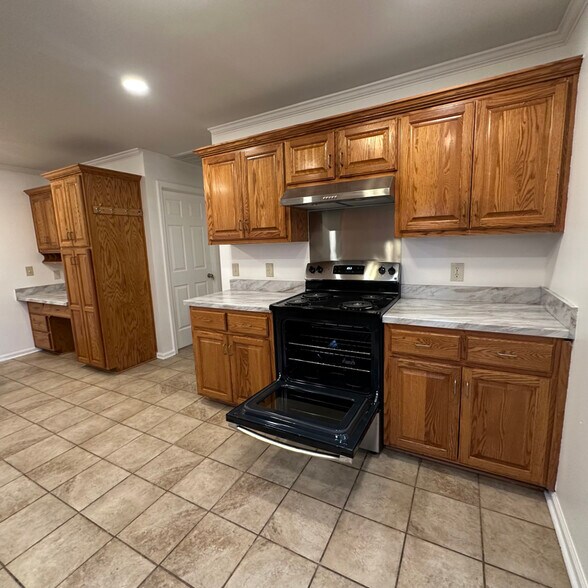 Building Photo - 591 Blair Rd