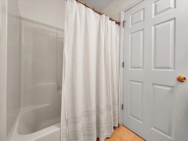 Building Photo - Charming Fort Walton Beach Townhome - Move-In Ready!