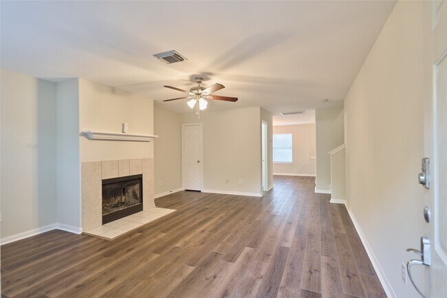 Building Photo - 3501 Buckingham Ln
