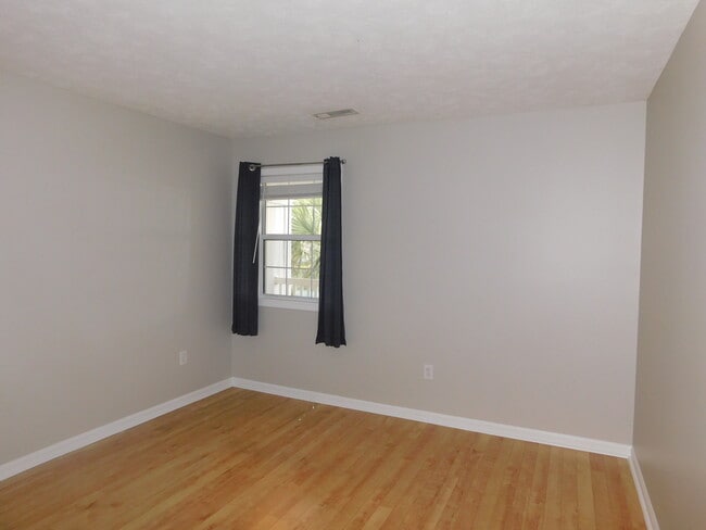 Building Photo - 517 White River Dr