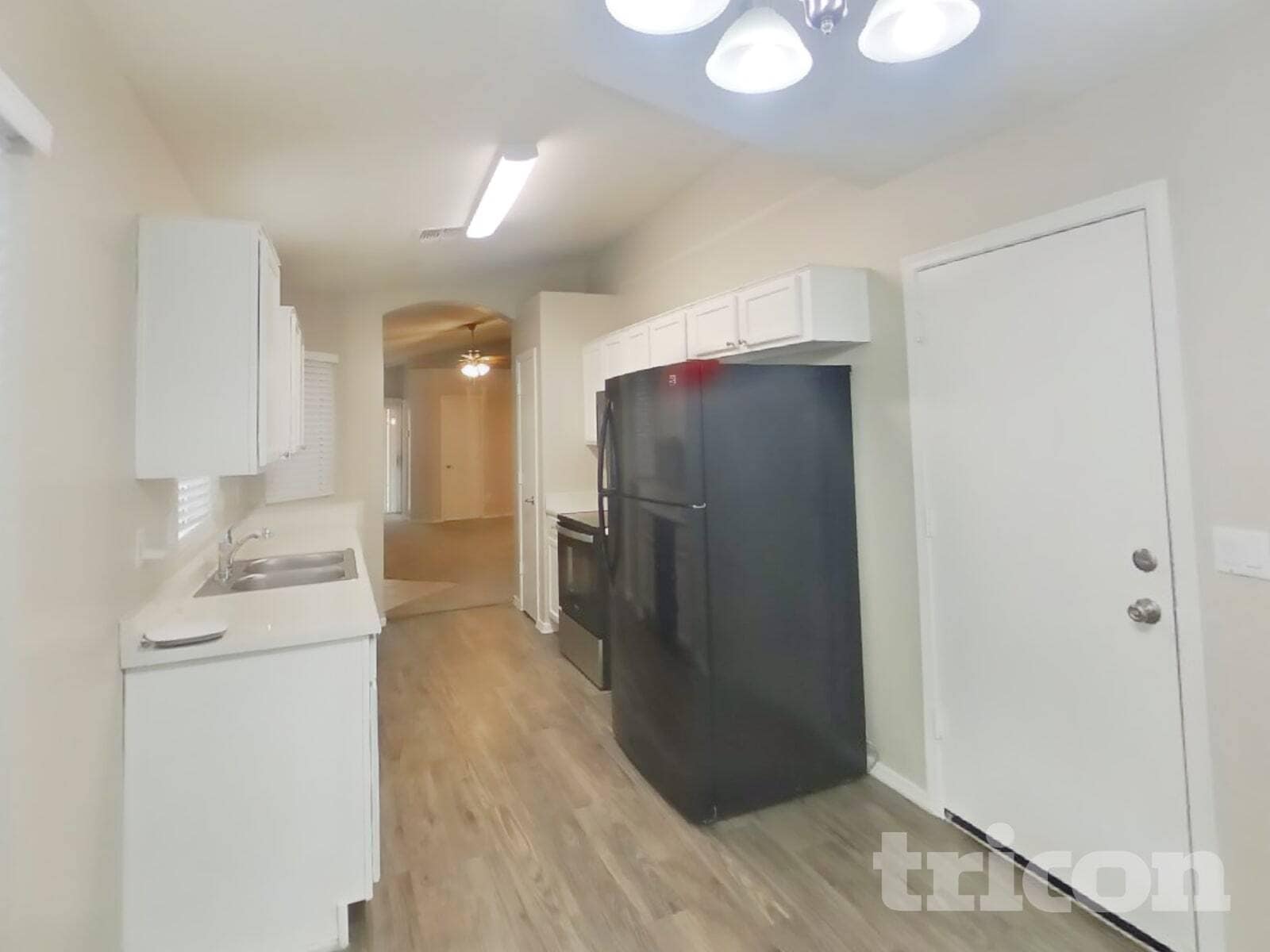 Building Photo - 4005 E La Salle St