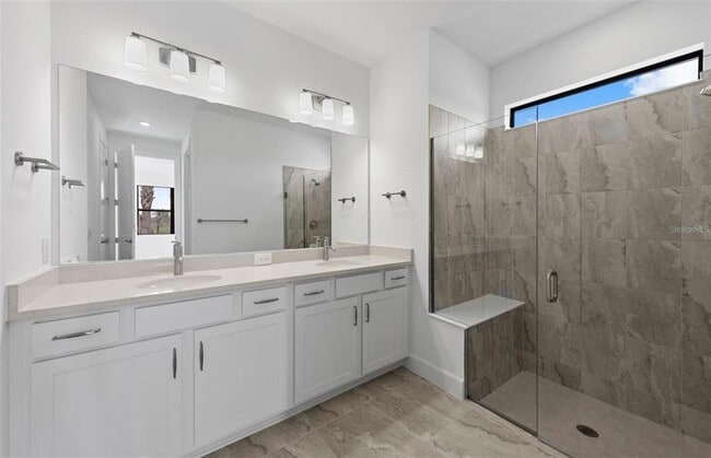 Building Photo - 18928 Indian Rock Pl