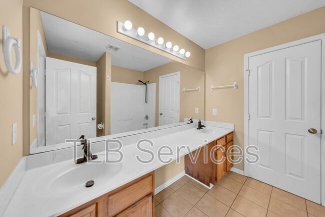 Building Photo - 211 Fall Creek Dr