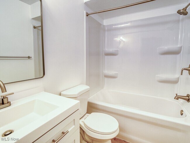 Building Photo - 33803 Electric Blvd