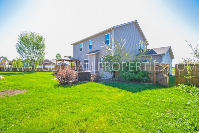 Building Photo - 5 Bedroom Home with Fenced Yard, and 3 Car Garage in Waukee
