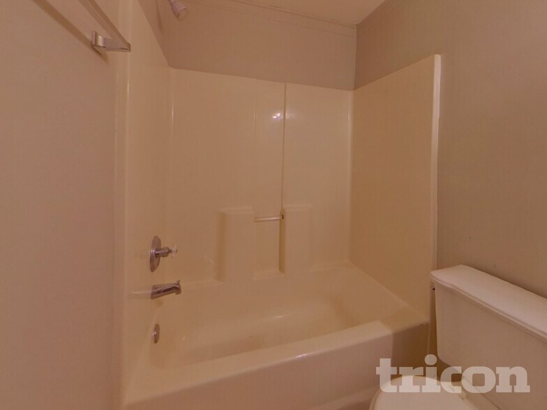 Building Photo - 1114 Fairview Club Cir