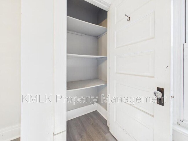 Building Photo - 701 Kling St