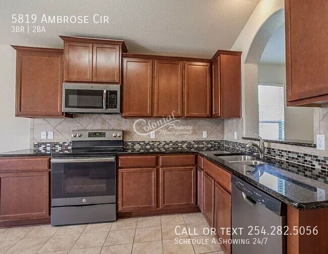 Building Photo - 5819 Ambrose Cir