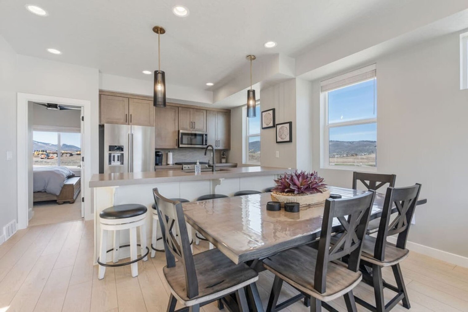 Building Photo - 6831 Silver Creek Dr