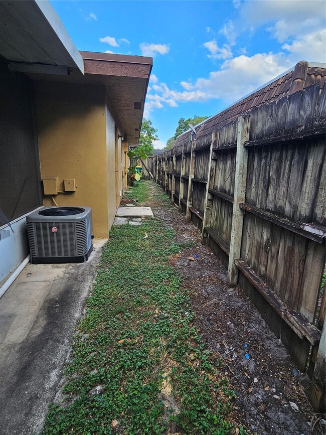 Building Photo - 7621 NW 74th Terrace