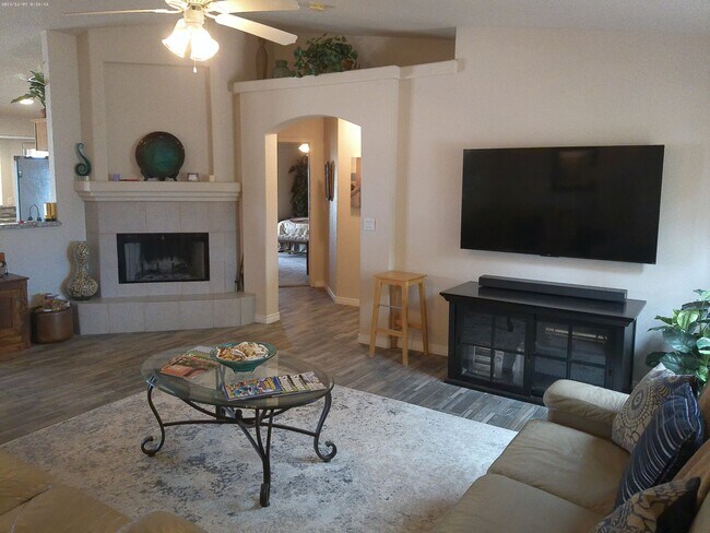 Building Photo - 1740 Quartz Ln