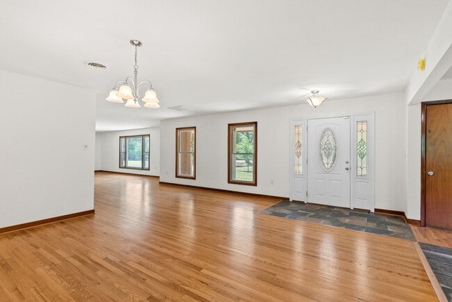 Building Photo - Large 4-Bed Brick Rancher with 2-Car Attached Garage!