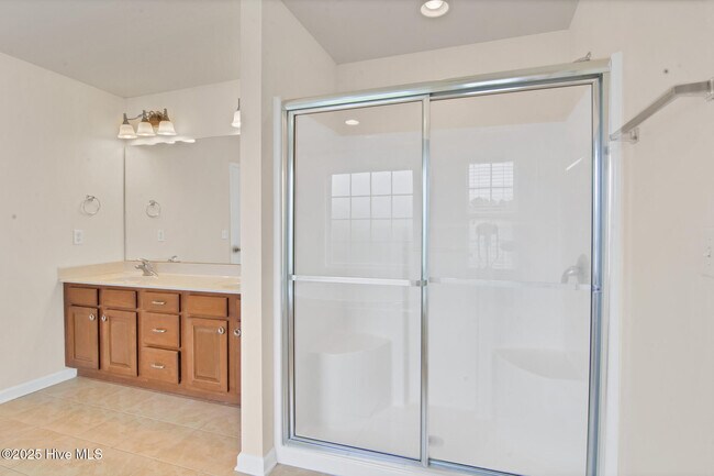 Building Photo - 817 Willbrook Cir