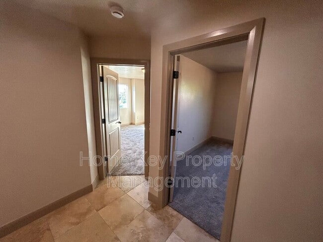 Building Photo - 157 E Foothill Dr