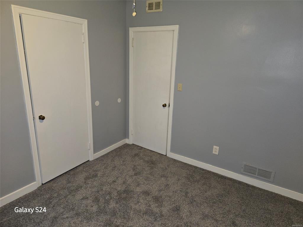 Building Photo - 2141 Meadowlane Dr