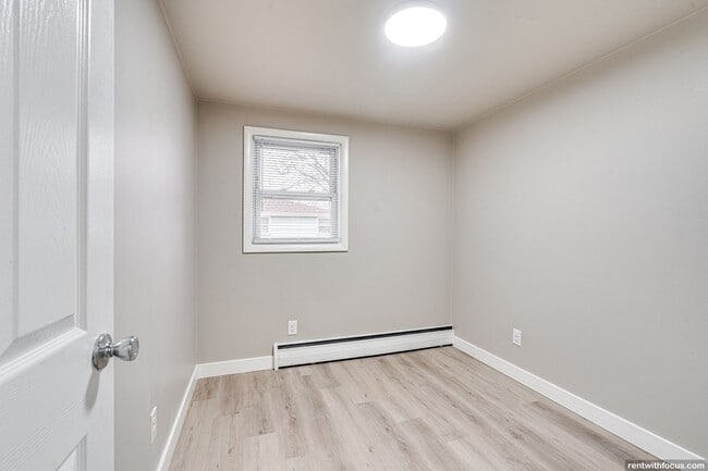 Building Photo - 518 Susan St