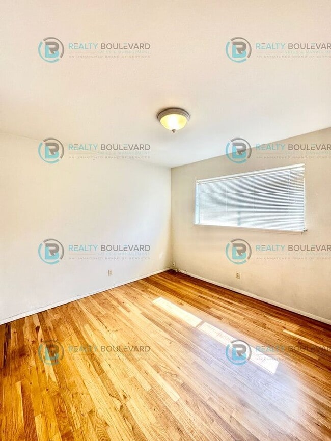 Building Photo - 1 Bedroom 1 Bath + Office next to Idlewild Park & the Truckee River