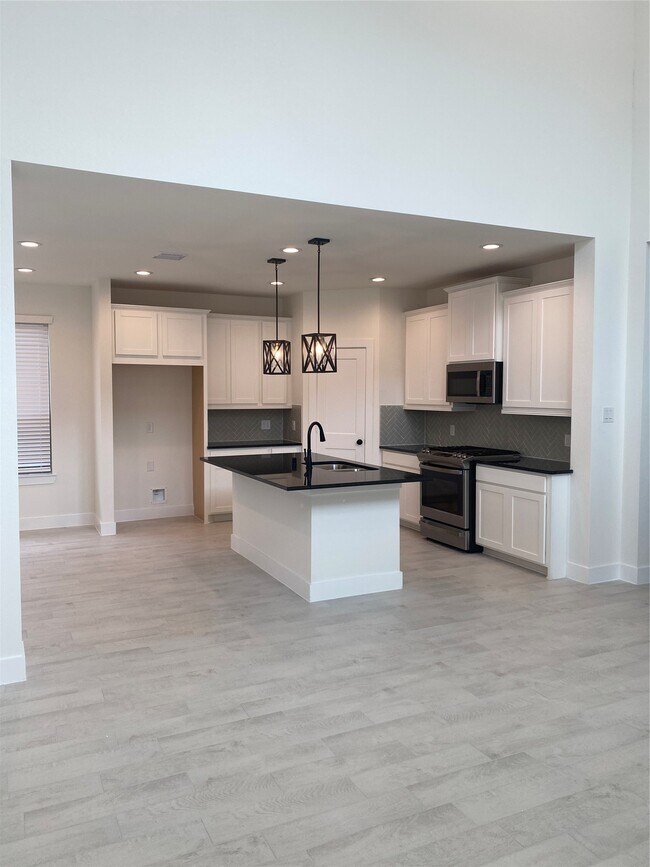 Building Photo - 31323 Balsam Hawk Ln