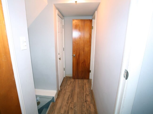 Building Photo - 4 Bedroom - 1.5 Bath Colonial available fo...