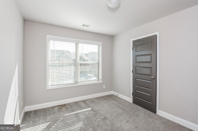 Building Photo - 717 Overlook Gln Dr