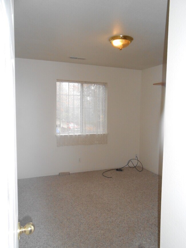 Building Photo - 4896 Chateau Way