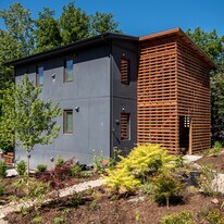 Building Photo - 324 Oak Street