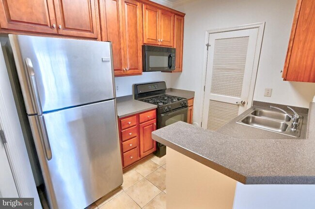 Building Photo - 21216 McFadden Square