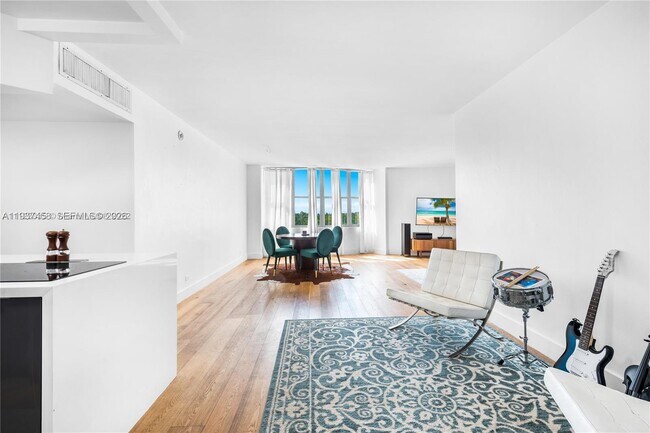 Building Photo - 7441 Wayne Ave