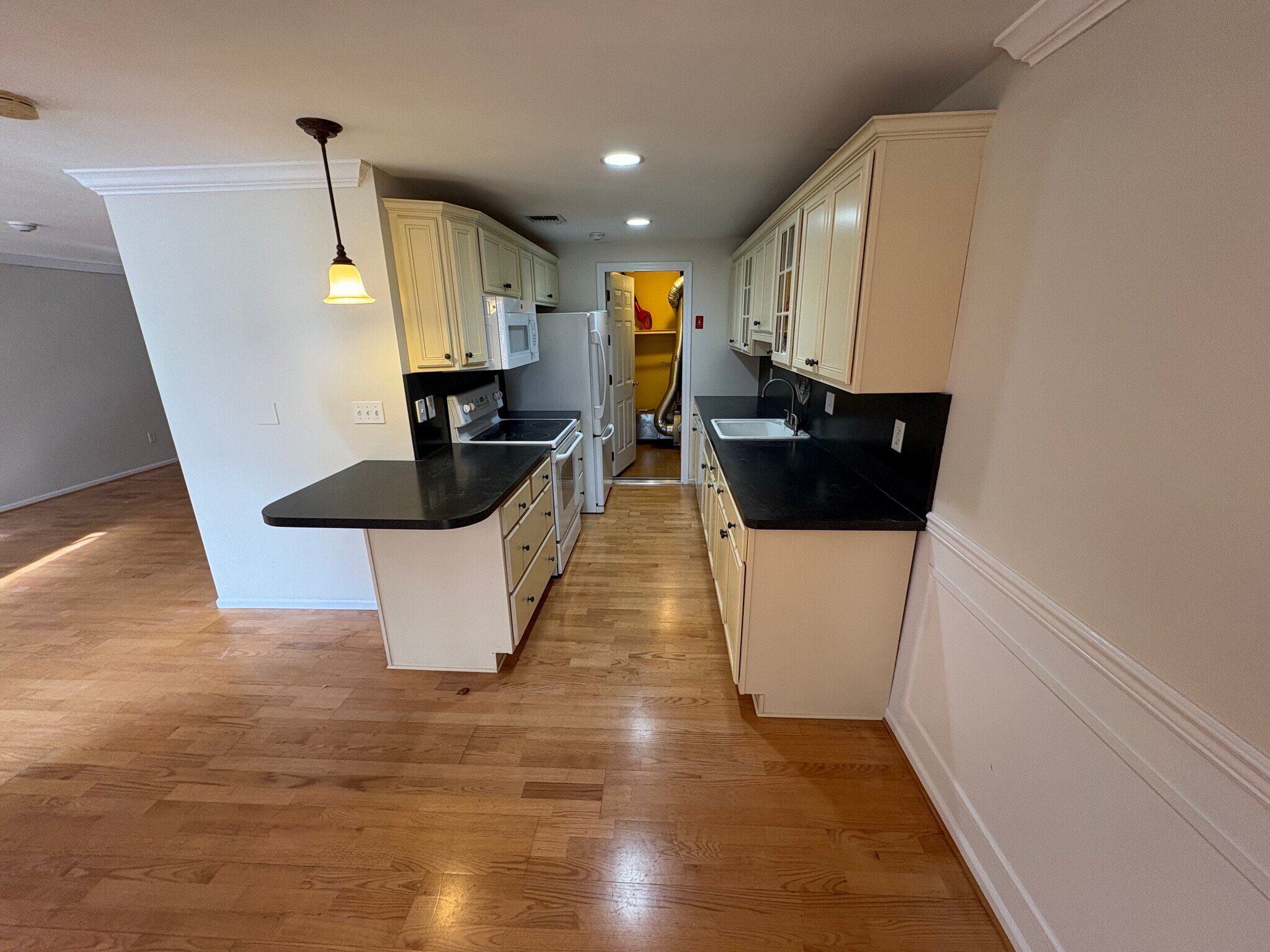 Building Photo - 586 Blue Ridge Dr