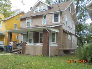 Building Photo - Large remodeled 4 bed 1  bath in West Akron !