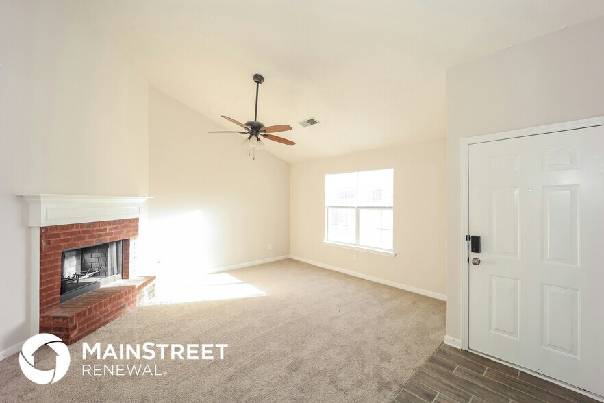 Building Photo - 241 Fern Ct