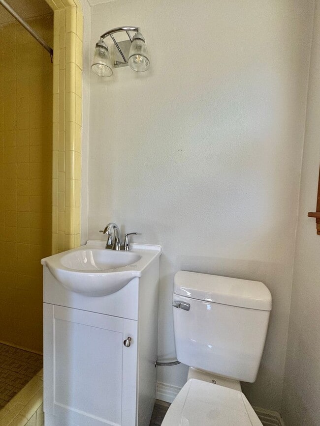 Building Photo - NOW AVAILABLE - 4 Bedroom + 3 Bathroom Hom...