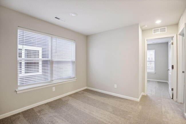 Building Photo - 14536 Twin Lakes Cir