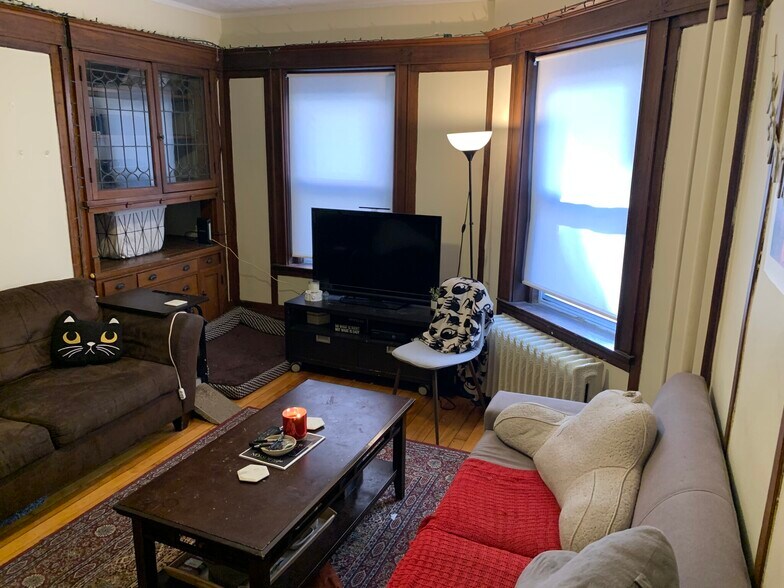 Building Photo - 216C South St