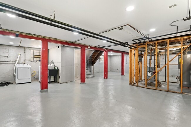 Building Photo - 2051 E 72nd Pl