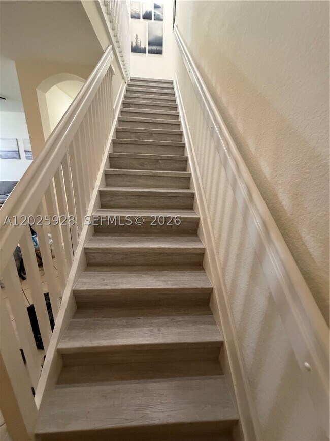 Building Photo - 821 E Village Cir