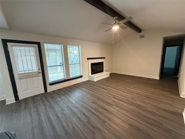 Building Photo - 15931 Kenbrook Dr